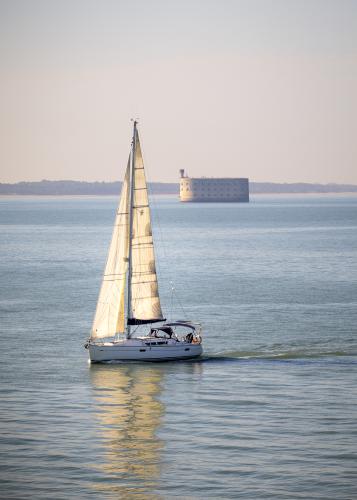 NAVIGATION ENTRE DEUX TERRES