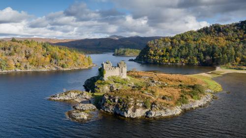 Marée haute au château de Tioram, Ecosse